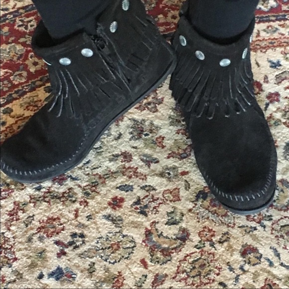 Women’s Winnetonka Double Fringe Moccasin Boots - Picture 6 of 7